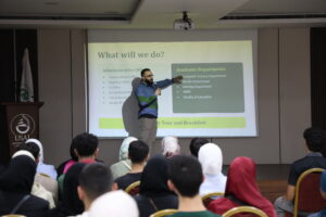 USAL new students attending the 2026–2027 orientation session