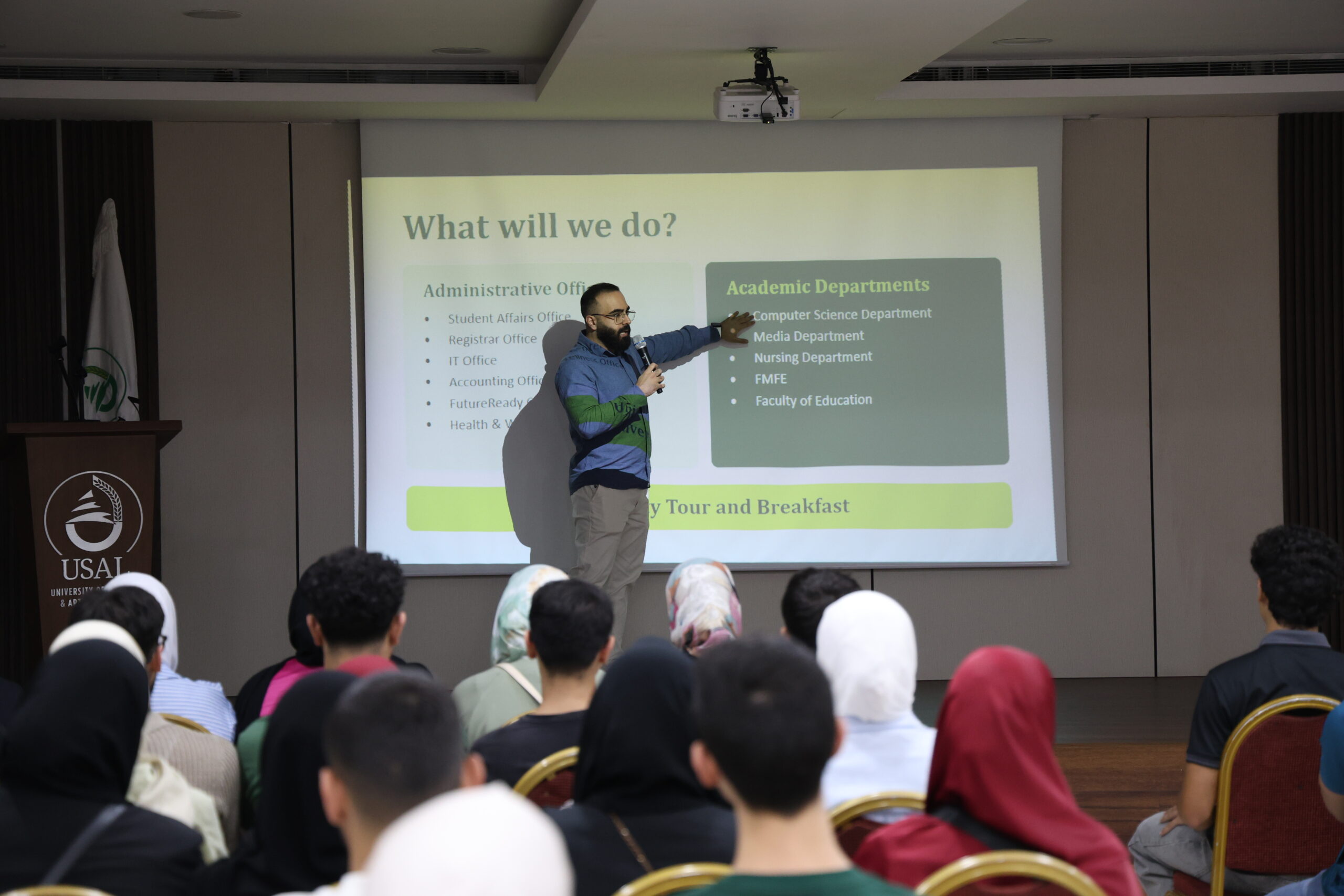 USAL new students attending the 2026–2027 orientation session