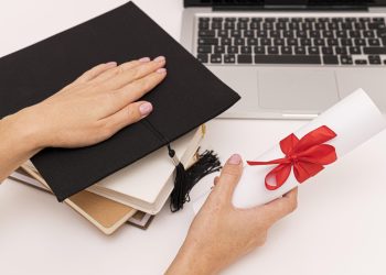 Workshop at USAL University in Lebanon on how to apply for a master’s degree and explore academic and professional opportunities for students.